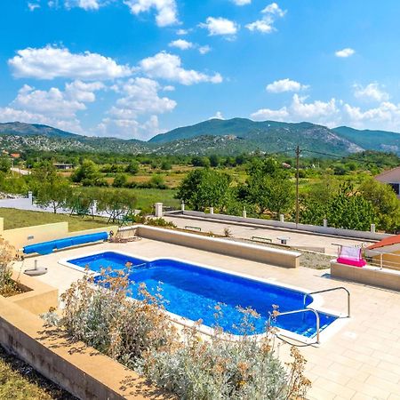 Cozy Home In Neoric With Outdoor Swimming Pool Luaran gambar
