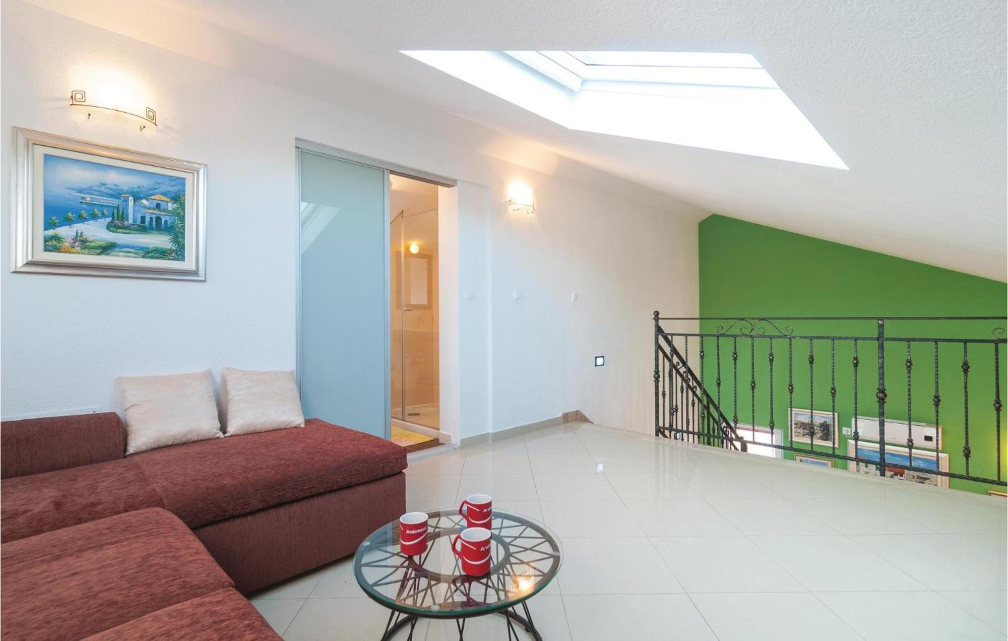Cozy Home In Neoric With Outdoor Swimming Pool Luaran gambar