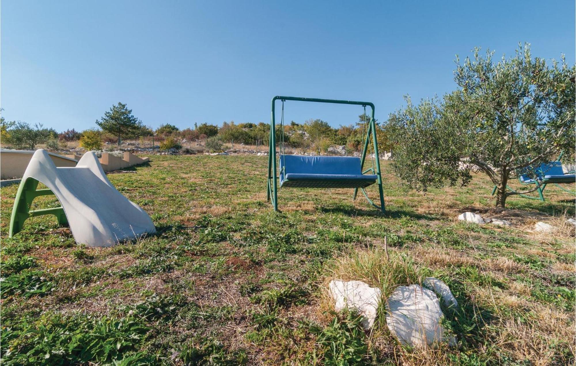 Cozy Home In Neoric With Outdoor Swimming Pool Luaran gambar